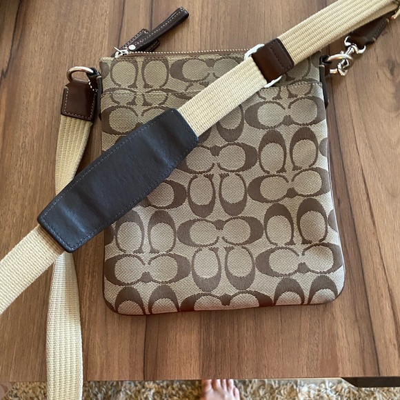 COACH Crossbody - Picture 4 of 4